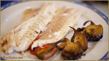 Loup de Mer en Papillote avec des petits artichauts et tomates