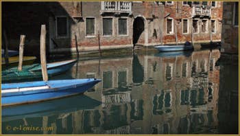 Vidéos du Sestier de Santa Croce à Venise.
