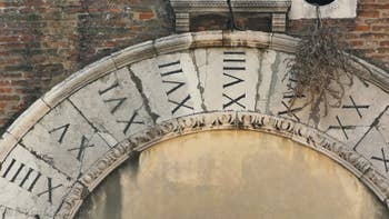 Le cadran de San Giacometo de Rialto, dans le Sestier de San Polo à Venise.