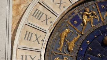Le cadran de la Tour de l'Horloge et ses 2 Maures, dans le Sestier de Saint-Marc à Venise.