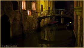 Le pont Noris sur le rio de Ca' Widmann o de San Canciano, dans le Sestier du Cannaregio à Venise
