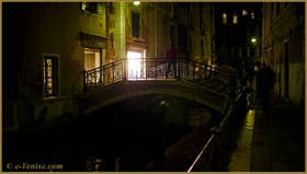 Le pont de le Erbe, sur le rio de la Panada, dans le Sestier du Cannaregio à Venise
