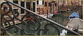 Le rio Priuli o de Santa Sofia, au fond, le pont de le Vele, dans le Sestier du Cannaregio à Venise.