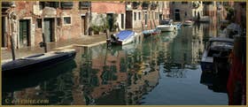 Le rio de la Sensa et la Fondamenta dei Mori avec la maison du Tintoret à gauche, dans le Sestier du Cannaregio à Venise