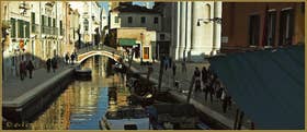 Le pont et le rio de San Barnaba, dans le Sestier du Dorsoduro à Venise
