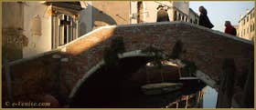 Le pont de l'Anzolo, dans le Sestier du Dorsoduro à Venise