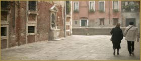 Le Campiello Sant'Antonio avec sa niche votive, sur le mur du palazzo Zen, dans le Sestier du Cannaregio à Venise