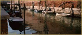 Reflets sur le rio de la Tana, le long de l'Arsenal, dans le Sestier du Castello à Venise