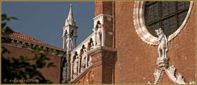 Détail de la façade de l'église de la Madona de l'Orto, dans le Sestier du Cannaregio à Venise