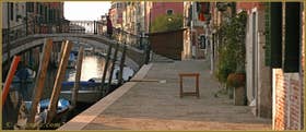 La Fondamenta et le pont dei Mori, sur le rio de la Sensa, dans le Sestier du Cannaregio à Venise.
