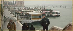 Sous la pluie sur le pont Dona', sur les Fondamente Nove, dans le Sestier du Cannaregio à Venise