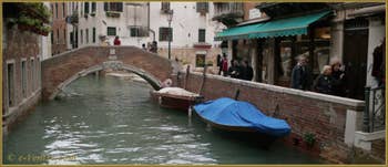 Le pont de Santa Maria Nova et la Fondamenta del Piovan, dans le Sestier du Cannaregio à Venise.