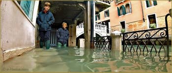 Acqua Alta Venise : La Fondamenta Morosini, l'un des points les plus bas à Venise, dans le Sestier de Saint-Marc à Venise.