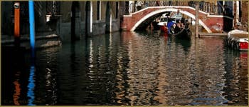 Le rio et le pont de la Fava, à gauche le Sestier de San Marco, et à droite, celui du Castello à Venise.