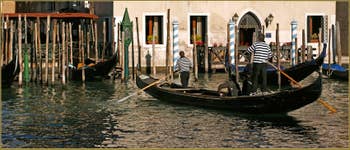 Le Traghetto de Santa Sofia, sur le Grand Canal, dans le Sestier du Cannaregio à Venise.