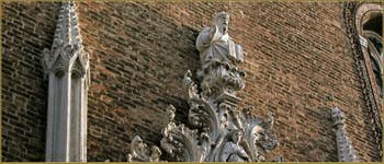Détails du portail de l'église Santo Stefano, dans le Sestier de Saint-Marc à Venise.
