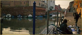 Le rio de San Girolamo-Ormesini, le long de la Fondamenta degli Ormesini, au fond, le pont San Girolamo, dans le Sestier du Cannaregio à Venise.