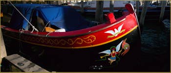 Jolie Peata vénitienne, sur le grand canal à Venise.