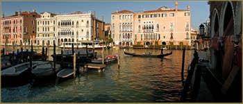 Le Grand Canal de Venise, à gauche de la Pescaria, dans le Sestier de San Polo à Venise.