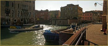 Le canal et la Fondamenta de la Misericordia, dans le Sestier du Cannaregio à Venise.
