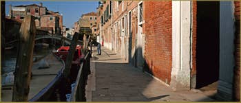 La Fondamenta de l'Abazia, le long du rio de la Sensa, dans le Sestier du Cannaregio à Venise.