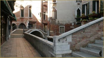 Détail de la façade de la Scuola Grande San Marco sur le Campo San Giovanni e Paolo, dans le Sestier du Castello à Venise.