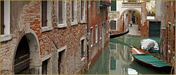 Le rio de San Boldo avec, au fond, le Ramo secondo del Teatro, dans le Sestier de Santa Croce à Venise.