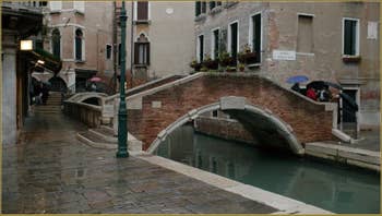 Le pont de Santa Maria Nova et la Fondamenta del Piovan, dans le Sestier du Cannaregio à Venise.
