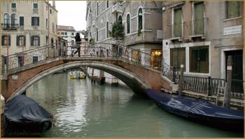 Le rio et le pont del Mondo Novo, dans le Sestier du Castello à Venise.
