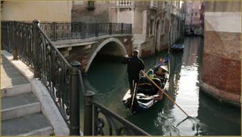 Le rio del Mondo Novo et le pont de le Bande, dans le Sestier du Castello à Venise.