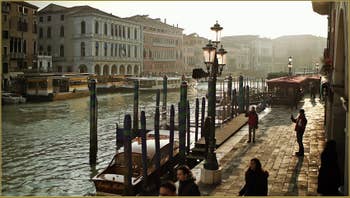Le Grand Canal le long de la Riva del Vin, dans le Sestier de San Polo à Venise.