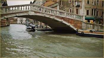 Le pont de le Guglie, dans le Sestier du Cannaregio à Venise.