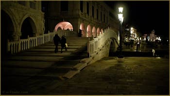 Le pont de la Paglia, le pont de la paille, devant le palais des Doges, dans le Sestier de Saint-Marc à Venise.