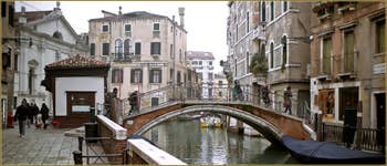 Le rio et le pont del Mondo Novo, dans le Sestier du Castello à Venise.