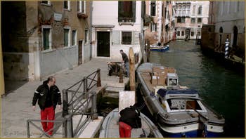 Livraisons, Fondamenta San Lorenzo, dans le Sestier du Castello à Venise.