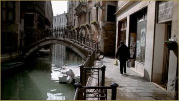 La Fondamenta Tetta et le pont Cavagnis, sur le rio de San Severo, dans le Sestier du Castello à Venise.