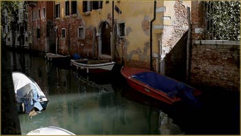 Reflets sur le rio de San Stin, dans le Sestier de San Polo à Venise.