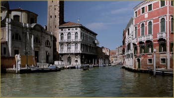 Au centre, à droite de l'église San Geremia, le Palazzo Labia, sur le canal de Cannaregio à Venise.