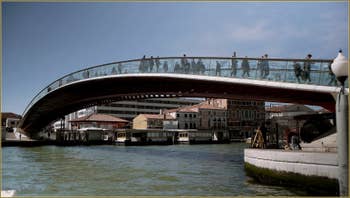 Le pont Santiago Calatrava ou de la Constitution, sur le Grand Canal à Venise.