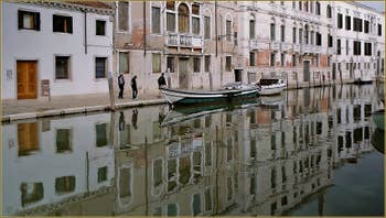 La Fondamenta Gasparo Contarini, le long du rio de la Madona de l'Orto, dans le Sestier du Cannaregio à Venise.