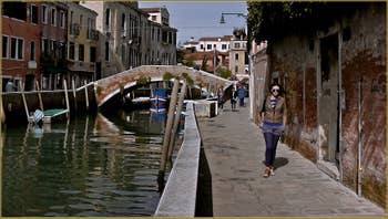 Le pont et la Fondamenta del Soccorso le long du rio dei Carmini, dans le Sestier du Dorsoduro à Venise.