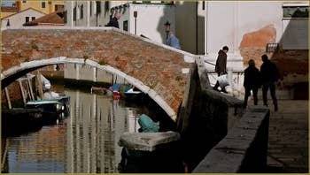 Le rio et le pont de l'Anzolo Rafael, dans le Sestier du Dorsoduro à Venise.