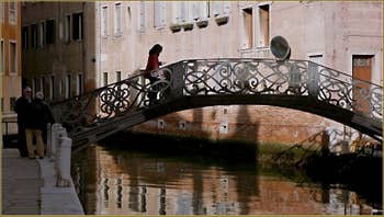 Le pont dei Ragusei, dans le Sestier du Dorsoduro à Venise.