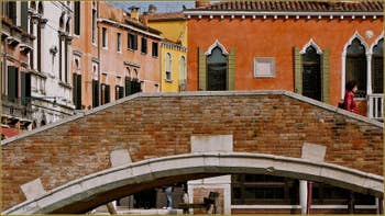 Le pont de Ca'Marcello, trait d'union entre les Sestieri de Santa Croce et du Dorsoduro à Venise.