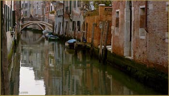 Le rio de San Zan Degola avec, au fond, le pont del Savio, dans le Sestier de Santa Croce à Venise.