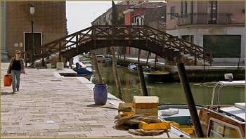 La Fondamenta du rio de Santa Eufemia et le pont Lagoscuro, sur l'île de la Giudecca à Venise.