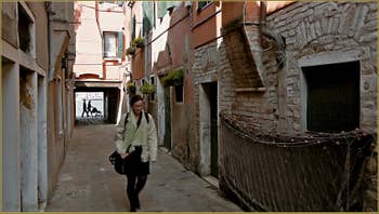 Filets de pêche en train de sécher, calle dei Nicoli, sur l'île de la Giudecca à Venise.