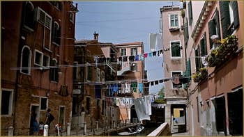 Le linge sur le rio de San Daniele ou Rielo, dans le Sestier du Castello à Venise.