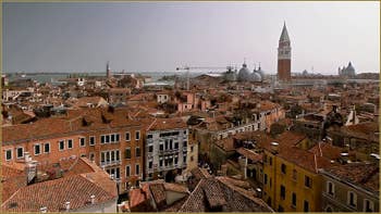 Vus du ciel : La basilique et le Campanile de Saint-Marc à Venise.