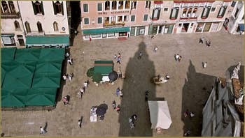 Le Campo Santa Maria Formosa vu depuis son Campanile, dans le Sestier du Castello à Venise.